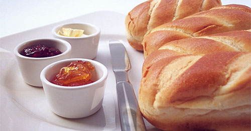 Pain beurré et confiture